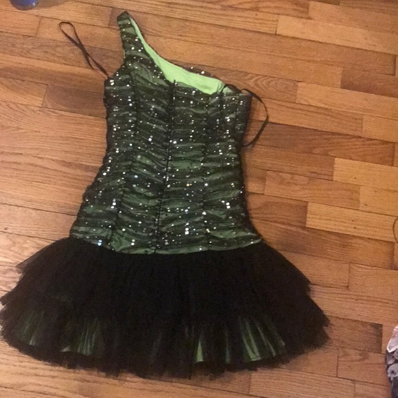 Dress - Picture 3 of 4